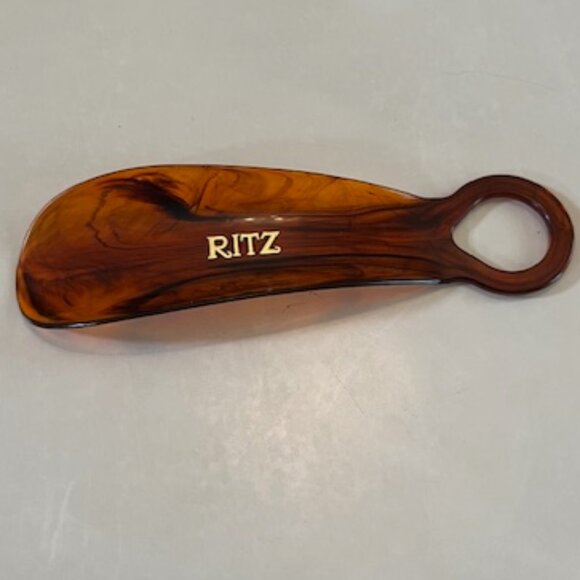 ☀️SALE☀️ RITZ Vintage Shoehorn 5 3/4" - Picture 1 of 6